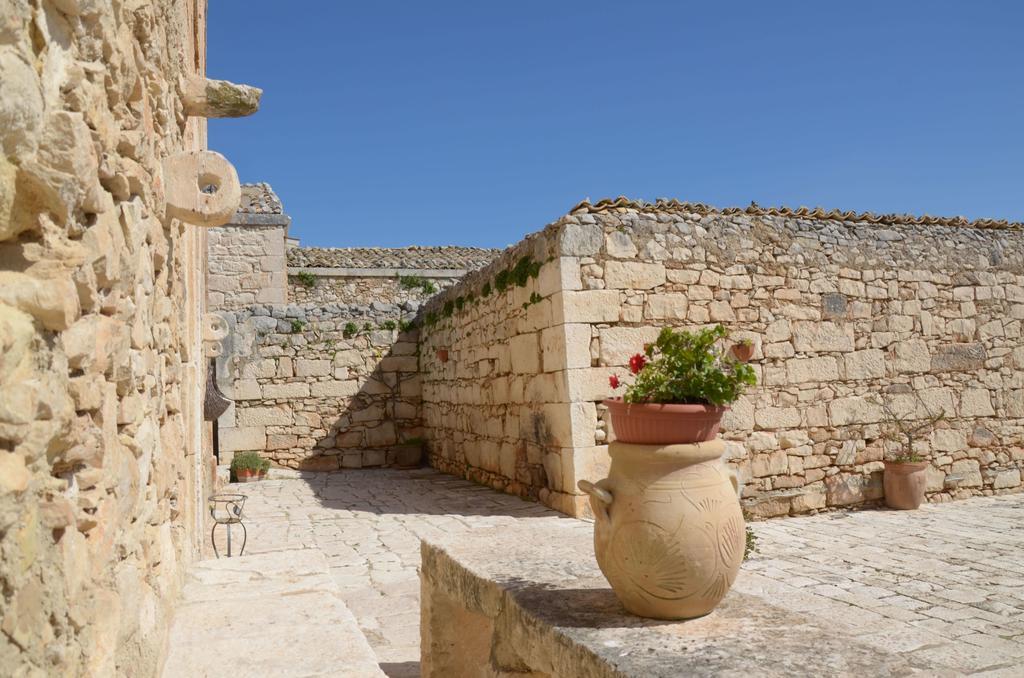 Casina Di Grotta Di Ferro Pensionat Santa Croce Camerina Exteriör bild